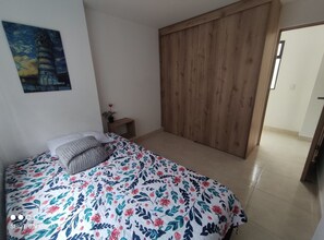 3 bedrooms, iron/ironing board, WiFi, bed sheets - All inclusive and more. (San Antonio de Prado)