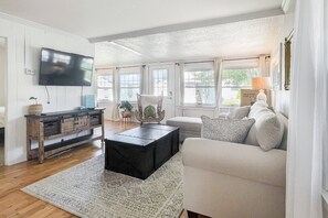 Smart TV - Beachside Branford- walk to Beach, Grill (Branford)