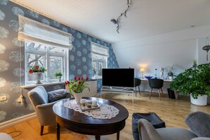 TV, stereo - Apartment "Schwennautal" with Private Garden & Wi-Fi (Glücksburg)