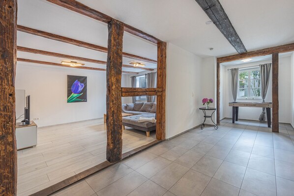 TV - Apartment 'Ferienwohnung 1' with Private Terrace, Private Garden and Wi-Fi (Northeim)