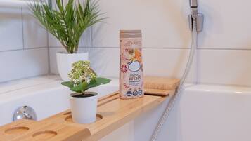 Douche, sĂšche-cheveux, serviettes fournies