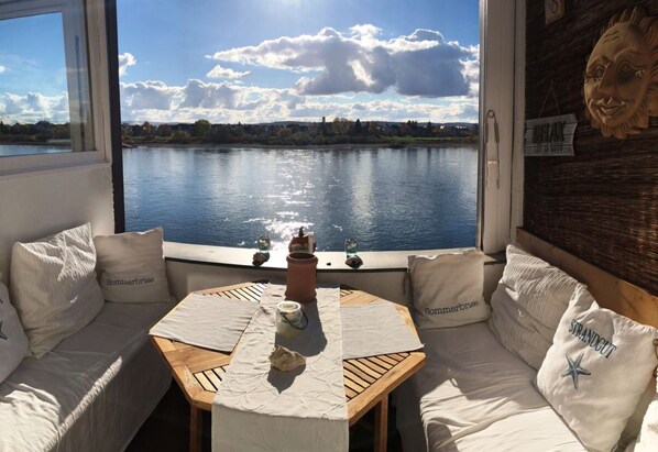 Property grounds - Apartment 'Villa Rheinstein Am Schloss Engers' with Balcony and Wi-Fi (Neuwied)