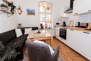 Køleskab, mikrobølgeovn, ovn, kogeplade