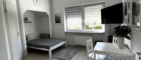 Iron/ironing board, free WiFi, bed sheets