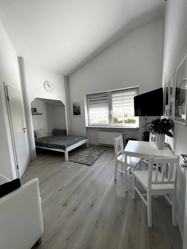 Iron/ironing board, free WiFi, bed sheets