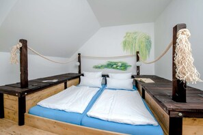 2 bedrooms, iron/ironing board, free WiFi, bed sheets