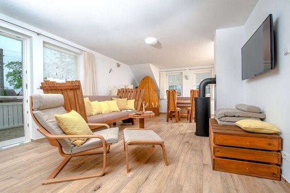 TV, fireplace, ping pong, stereo - Apartment 'Ferienwohnung Heuschober' with Balcony and Wi-Fi (Lübben (Spreewald))