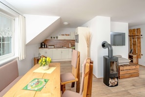 Dining - Apartment 'Ferienwohnung Heuschober' with Balcony and Wi-Fi (Lübben (Spreewald))