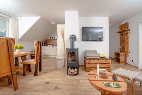 TV, fireplace, table tennis, stereo. Apartment 'Ferienwohnung Heuschober' with Balcony and Wi-Fi