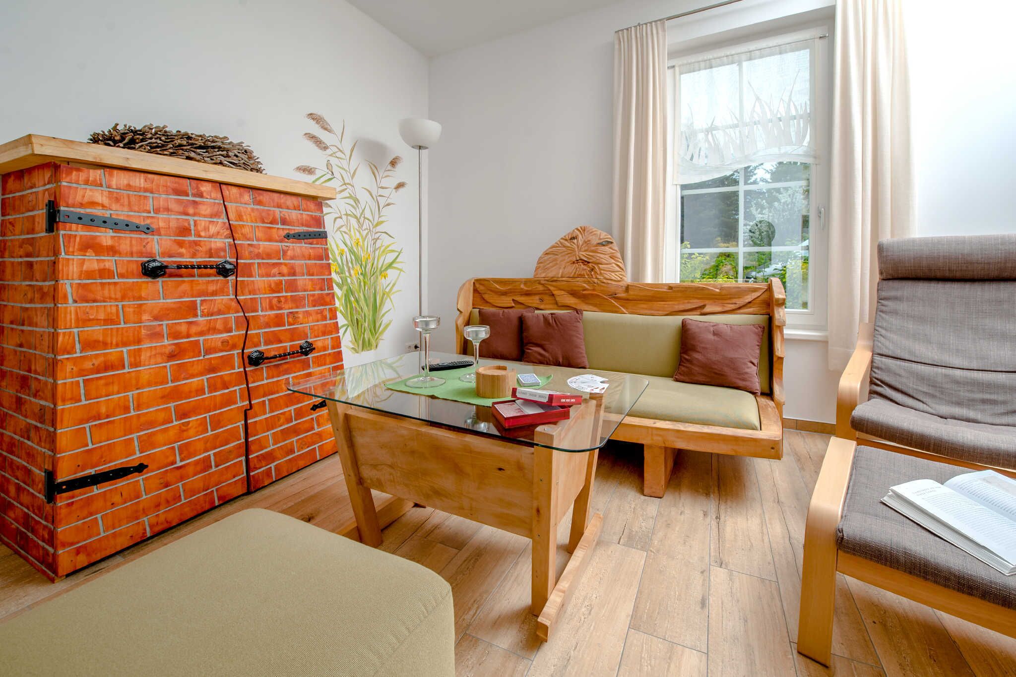 Fernseher, Kamin, Tischtennisplatte, Stereoanlage