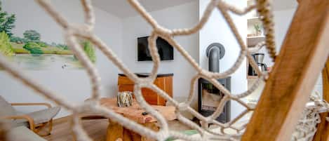 Televisión, chimenea, mesa de ping pong, estéreo