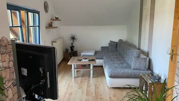Fernseher, DVD-Player, Stereoanlage