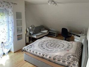 1 bedroom, iron/ironing board, free WiFi, bed sheets - Apartment 'Ferienwohnung Pappert' with Mountain View, Balcony and Wi-Fi (Ebersburg)