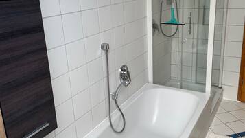 Doccia, asciugacapelli, asciugamani