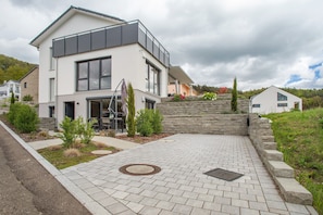 Exterior - Apartment 'Achterkajüte' with Private Terrace and Wi-Fi (Bodman-Ludwigshafen)