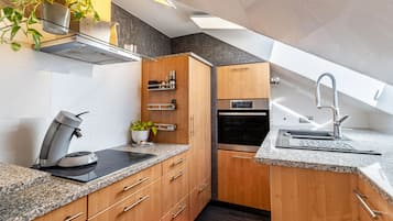 Frigorífic, microones, forn i placa de cuina