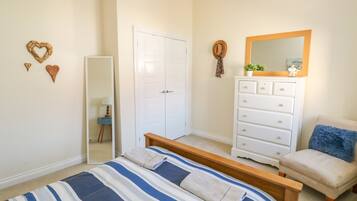 2 dormitorios, decoración individual, mobiliario individual