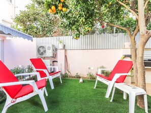 Property grounds - Vita Portucale | Moscavide Casa Branca w/ Terrace (Moscavide)