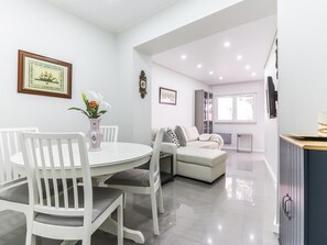 Interior - Vita Portucale | Moscavide Casa Branca w/ Terrace (Moscavide)