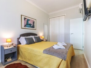 2 bedrooms, iron/ironing board, Internet, bed sheets