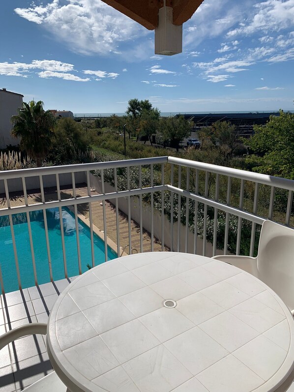 Outdoor dining - Apt 4 ppl near the sea (Agde)