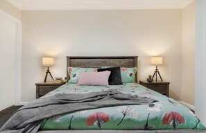 2 Schlafzimmer, Schreibtisch, Bügeleisen/Bügelbrett, Reisekinderbett