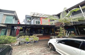 Mặt tiền nơi lưu trú