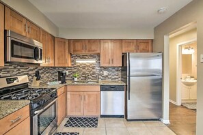 Réfrigérateur, micro-ondes, four, lave-vaisselle