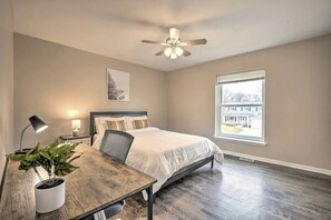 3 bedrooms, iron/ironing board, free WiFi, bed sheets - WFH Friendly, 30+ Days Stays, Near Train Station (Arlington Heights)