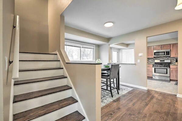 Réfrigérateur, micro-ondes, four, lave-vaisselle