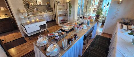 Petit déjeuner buffet compris tous les jours