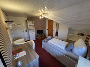 Classic Single Room | 1 bedroom, desk, free WiFi