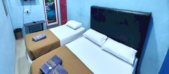 OYO 90937 Tanjak Hotel