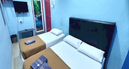 OYO 90937 Tanjak Hotel