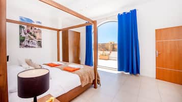 4 bedrooms, iron/ironing board, free WiFi, bed sheets