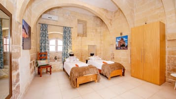 4 habitaciones, tabla de planchar con plancha y wifi gratis