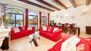 TV, fireplace - Levecca 2 Holiday Home (L-Għasri)