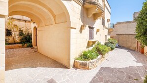 Property grounds - Levecca 2 Holiday Home (L-Għasri)