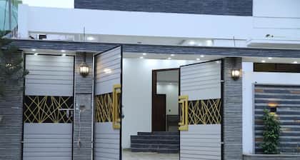Roomi Rezidor Guest House