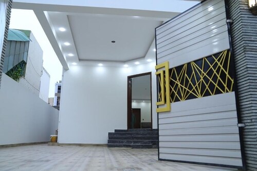 Roomi Rezidor Guest House