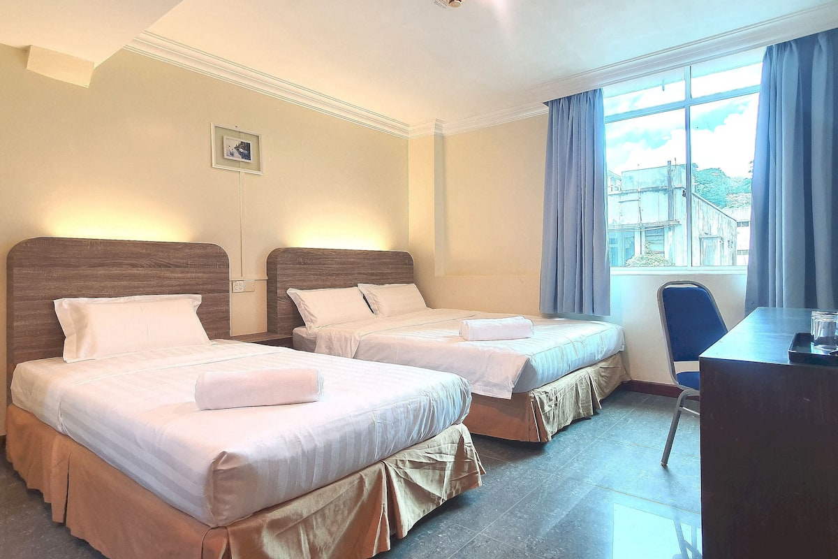 Family Suite | 1 bedroom, laptop workspace, free WiFi, bed sheets