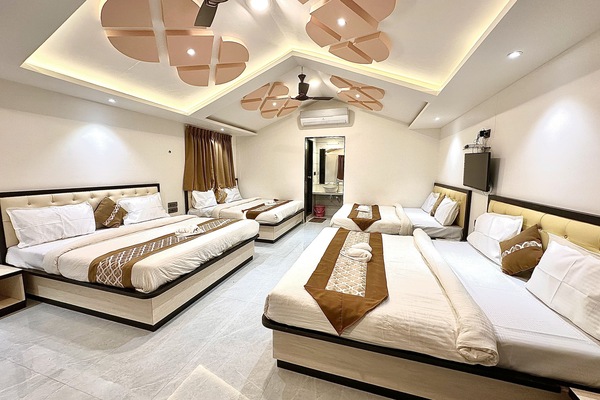 Family Room | WiFi (free)