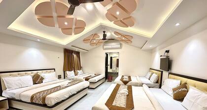 Hollywood Palace Resort