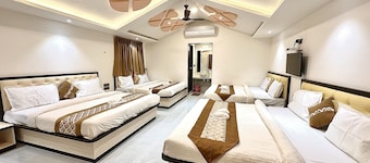 Hollywood Palace Resort