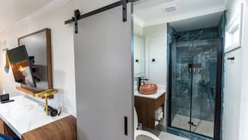 Daybed Suite - 205 | Bathroom | Hair dryer, towels, soap, shampoo