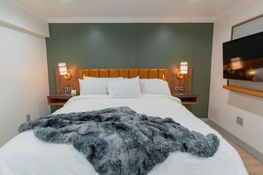 Premium bedding, down duvets, individually decorated - Hotel Avanti (Santa Maria)