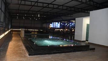 Piscine intérieure