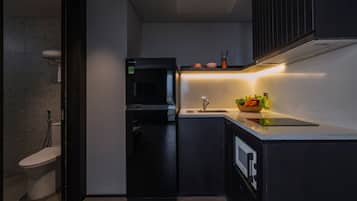 Apartment with Balcony | Private kitchen | Fridge, microwave, stovetop, cookware/dishes/utensils
