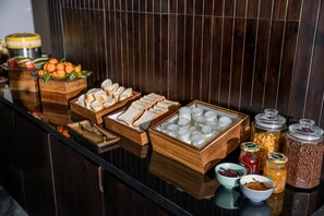 Petit déjeuner complet compris tous les jours