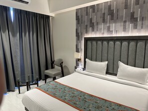 Deluxe Double or Twin Room | Soundproofing - Shubham Comforts (Thane)